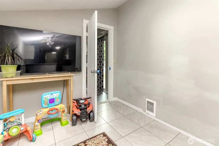 Property photo for 1826 G Street Se, Auburn photo 28