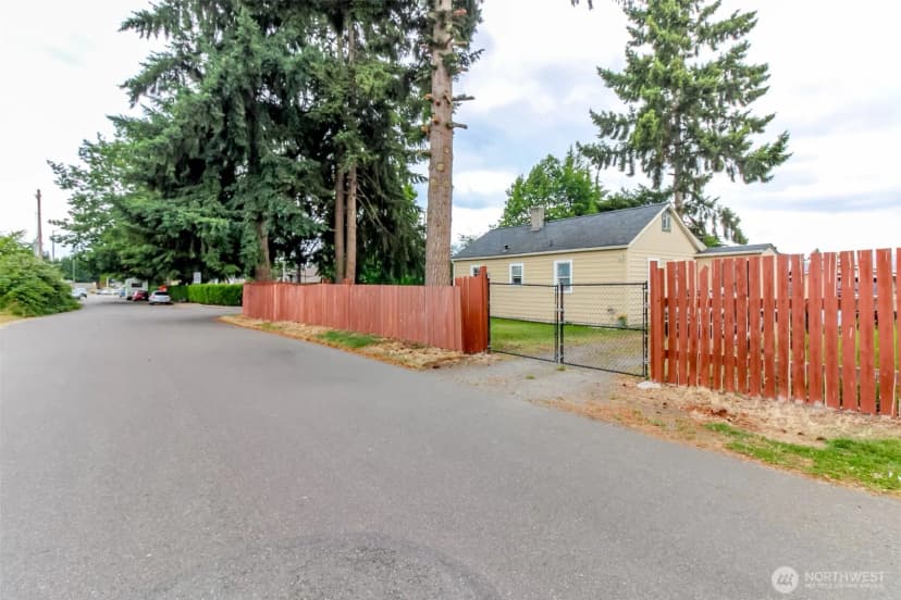 Property photo for 1826 G Street Se, Auburn photo 10