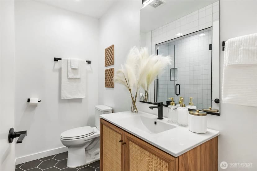 Property photo for 1906 S State Street, Seattle photo 8