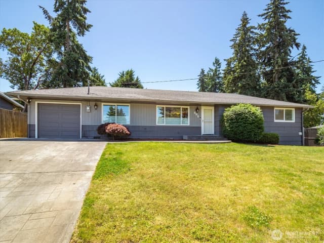 Property photo for 605 S 198th Street, Des Moines