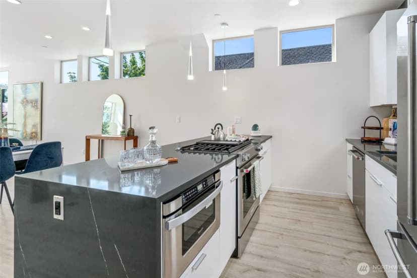 Property photo for 6747 15th Avenue Nw, Seattle photo 12