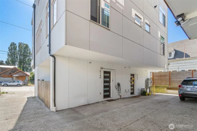 Property photo for 6747 15th Avenue Nw, Seattle photo 3