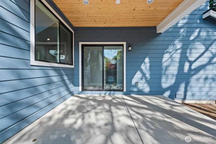 Property photo for 10215 135th Circle Ne #28, Kirkland photo 17