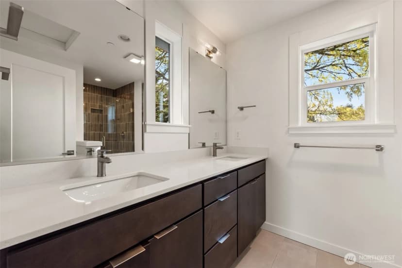 Property photo for 10215 135th Circle Ne #28, Kirkland photo 15