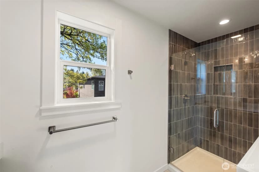 Property photo for 10215 135th Circle Ne #28, Kirkland photo 16