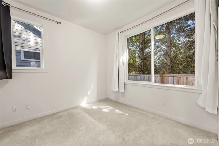 Property photo for 10215 135th Circle Ne #28, Kirkland photo 10