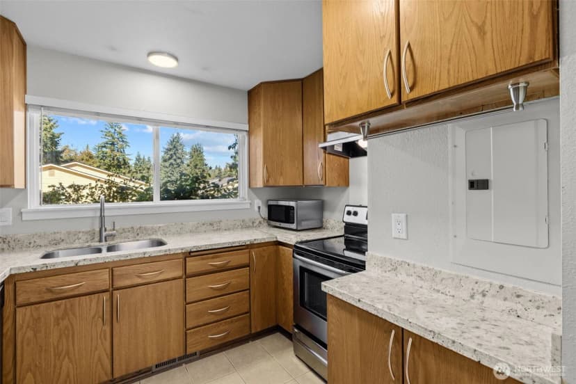 Property photo for 12004 101st Avenue Ne #j3, Kirkland photo 10