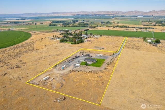 Property photo for 8379 Road 10 Nw, Ephrata photo 4