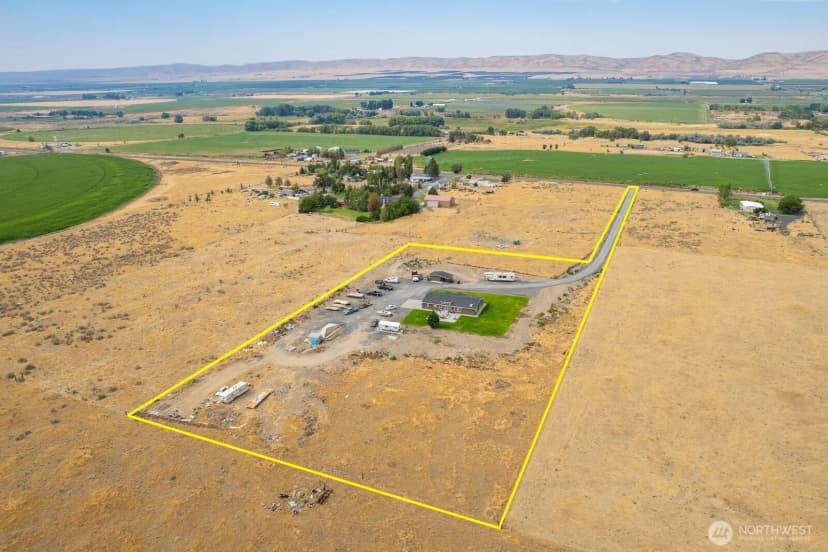 Property photo for 8379 Road 10 Nw, Ephrata photo 4