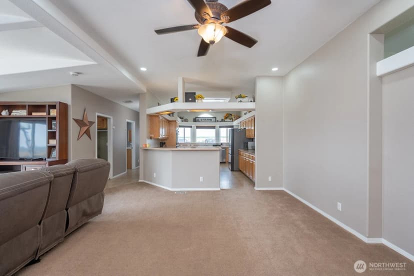 Property photo for 8379 Road 10 Nw, Ephrata photo 6