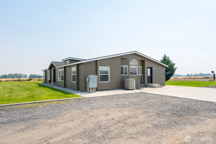 Property photo for 8379 Road 10 Nw, Ephrata photo 35