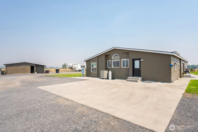 Property photo for 8379 Road 10 Nw, Ephrata photo 3