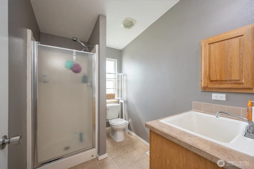Property photo for 8379 Road 10 Nw, Ephrata photo 16