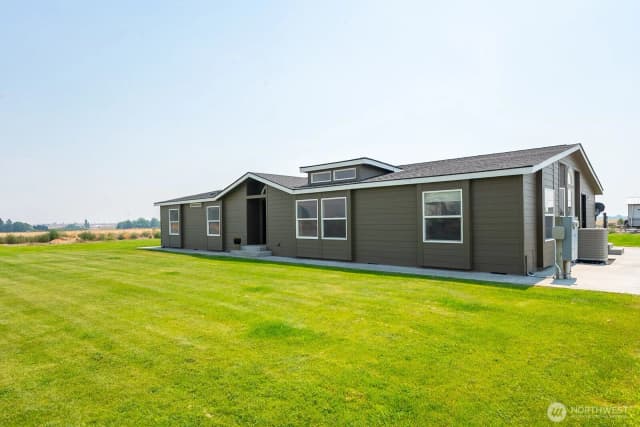 Property photo for 8379 Road 10 Nw, Ephrata