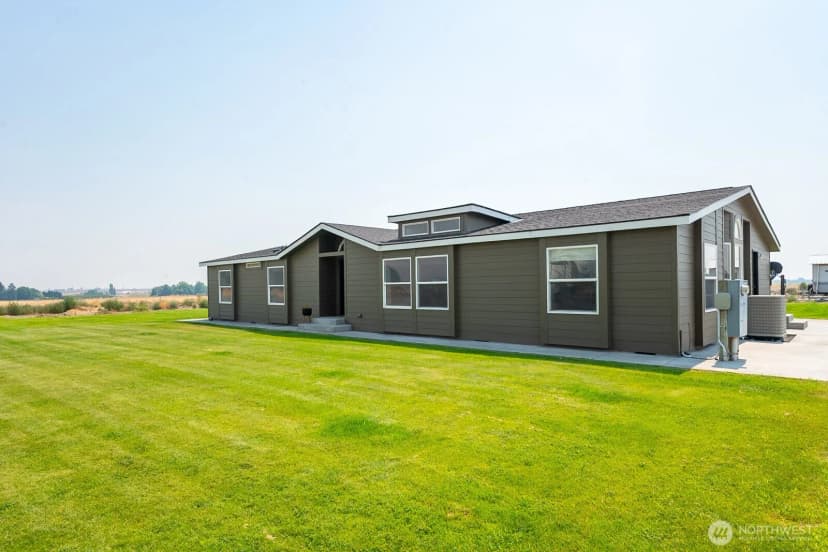 Property photo for 8379 Road 10 Nw, Ephrata