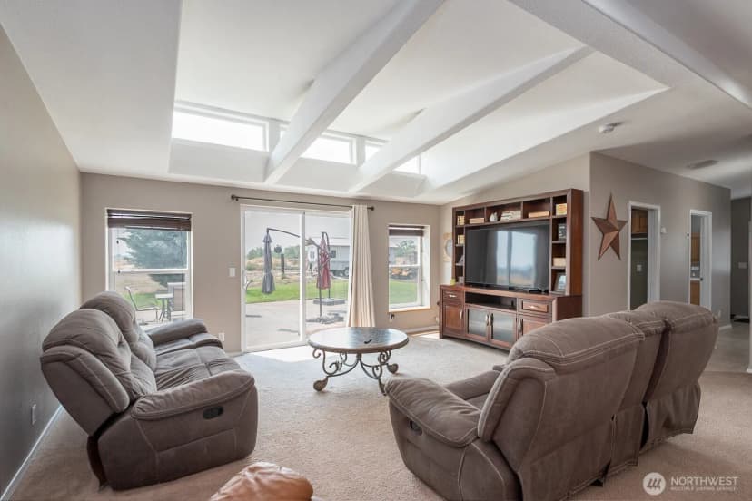 Property photo for 8379 Road 10 Nw, Ephrata photo 7