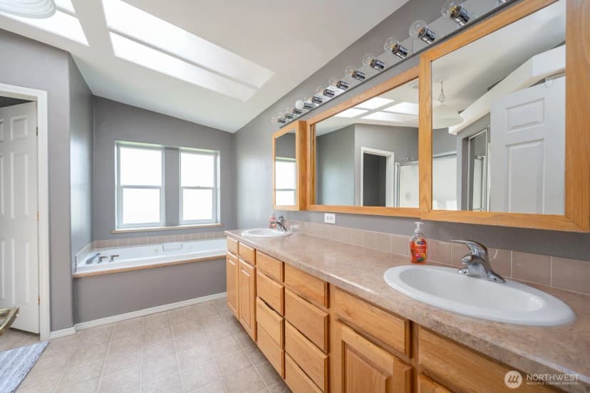 Property photo for 8379 Road 10 Nw, Ephrata photo 28
