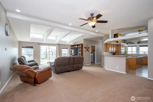 Property photo for 8379 Road 10 Nw, Ephrata photo 5