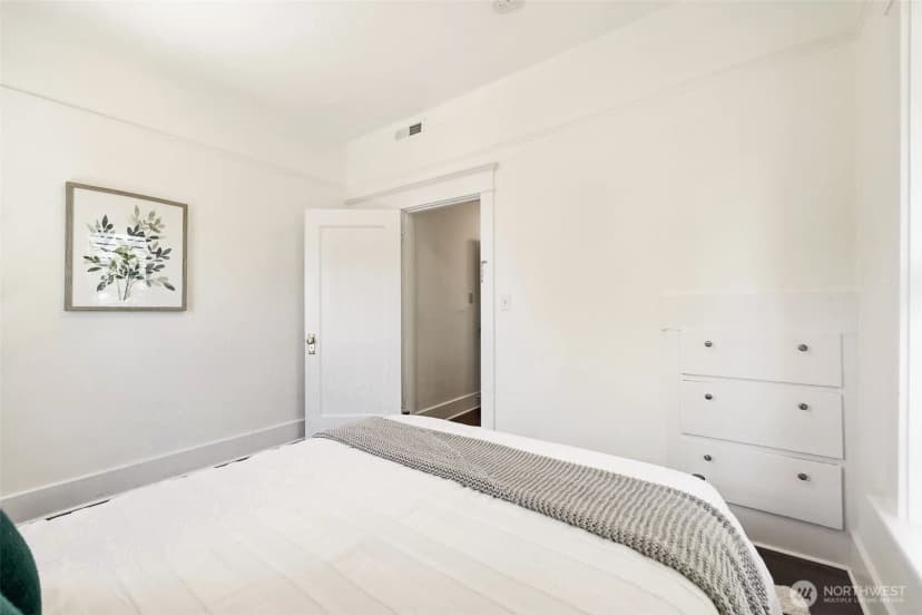 Property photo for 4318 1st Avenue Ne, Seattle photo 16