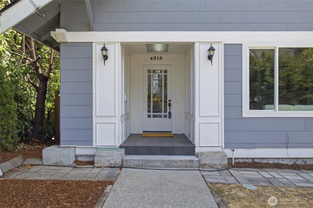 Property photo for 4318 1st Avenue Ne, Seattle photo 4