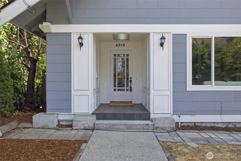 Property photo for 4318 1st Avenue Ne, Seattle photo 4