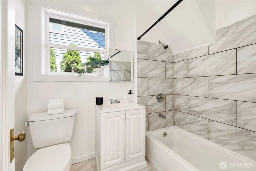 Property photo for 4318 1st Avenue Ne, Seattle photo 19