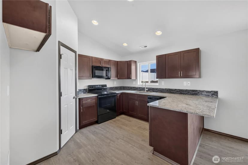 Property photo for 619 Kimberly Avenue, Royal City photo 28