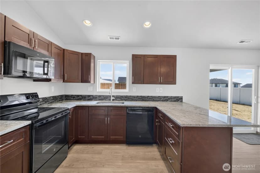 Property photo for 619 Kimberly Avenue, Royal City photo 32