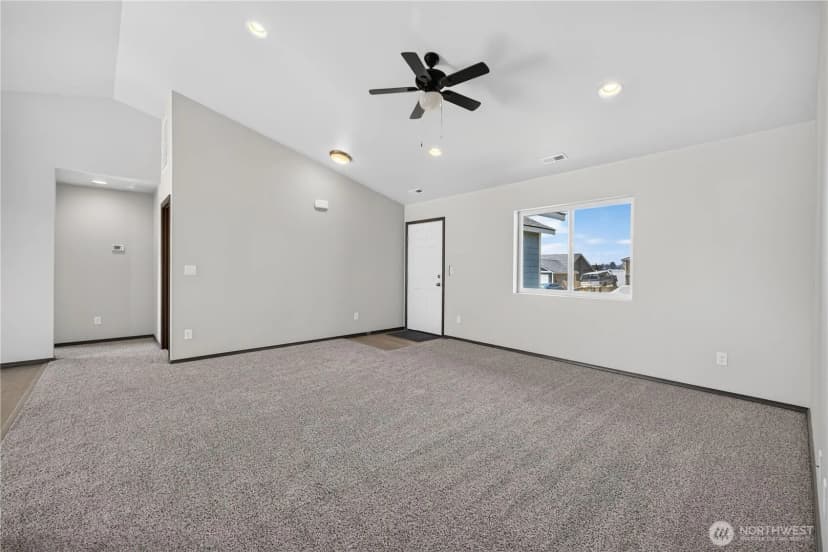 Property photo for 619 Kimberly Avenue, Royal City photo 7