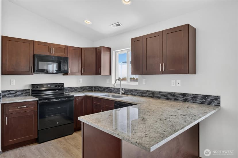 Property photo for 619 Kimberly Avenue, Royal City photo 9