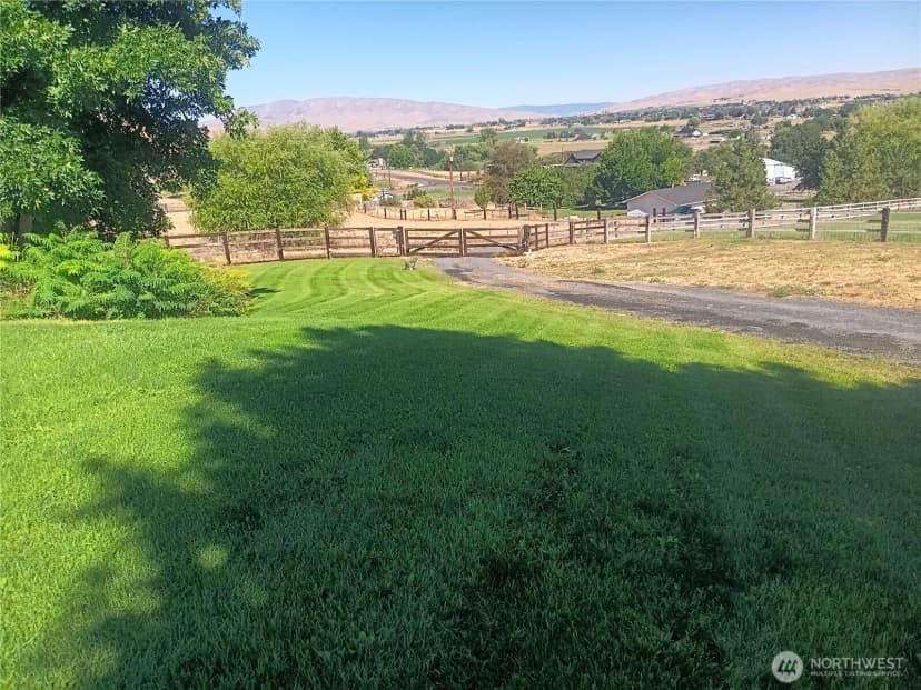 Property photo for 260 Adobe Way, Selah photo 9