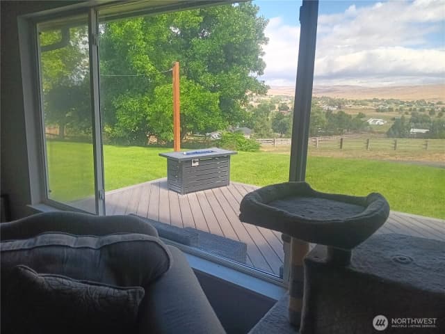 Property photo for 260 Adobe Way, Selah photo 3