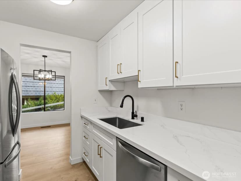 Property photo for 9905 Ne 124th Street #703, Kirkland photo 4
