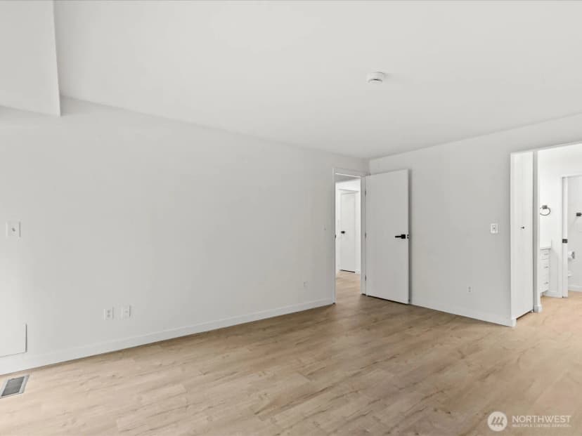 Property photo for 9905 Ne 124th Street #703, Kirkland photo 20
