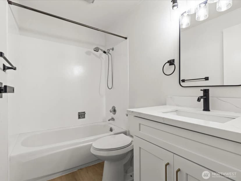 Property photo for 9905 Ne 124th Street #703, Kirkland photo 13