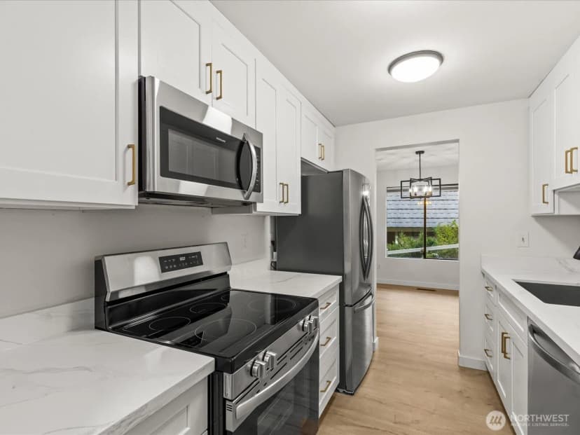 Property photo for 9905 Ne 124th Street #703, Kirkland photo 2