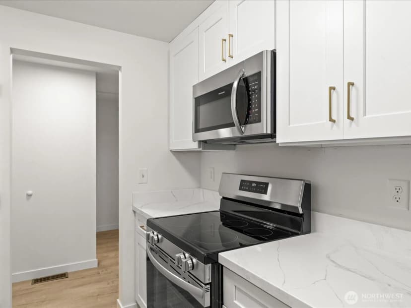 Property photo for 9905 Ne 124th Street #703, Kirkland photo 9