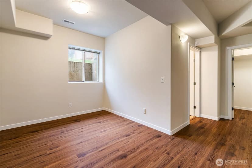Property photo for 1584 Kingswood Court, Bellingham photo 34