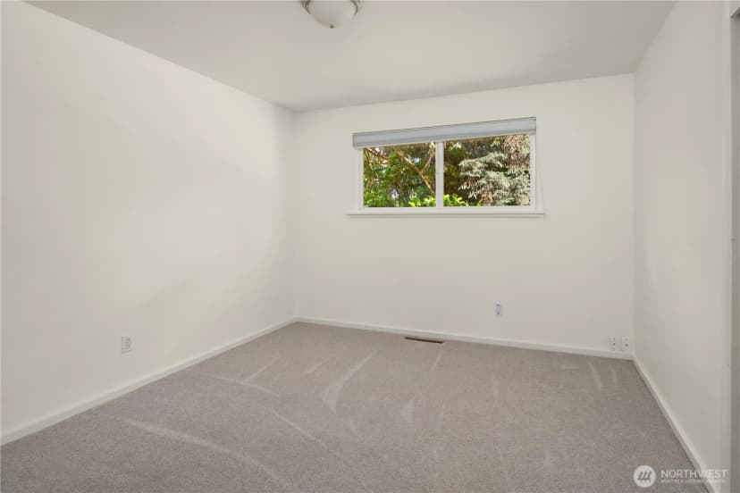 Property photo for 10466 Se 19th Street, Bellevue photo 10