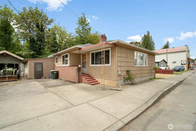 Property photo for 211 Nw Kerron Avenue, Winlock