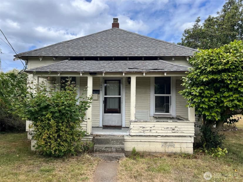 Property photo for 1806 12th Street, Anacortes photo 2