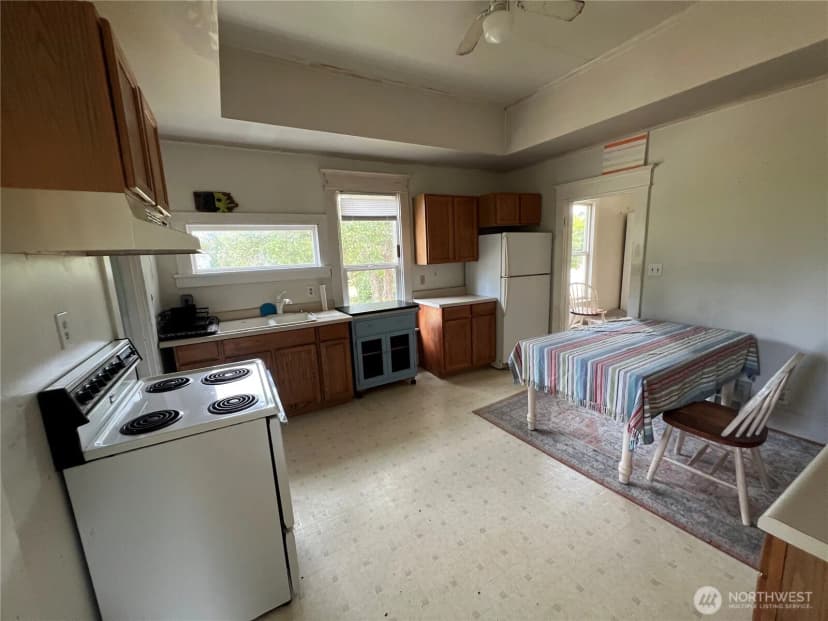 Property photo for 1806 12th Street, Anacortes photo 4