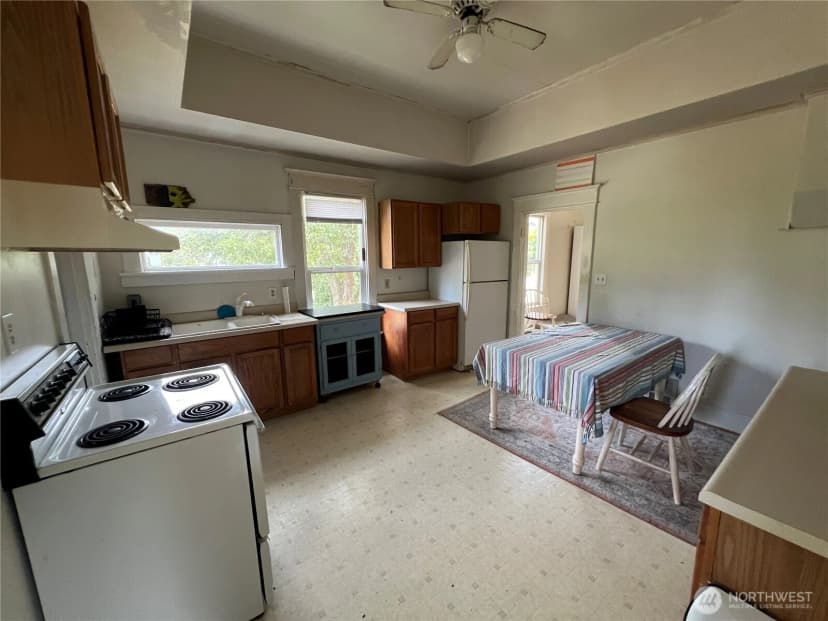 Property photo for 1806 12th Street, Anacortes photo 5