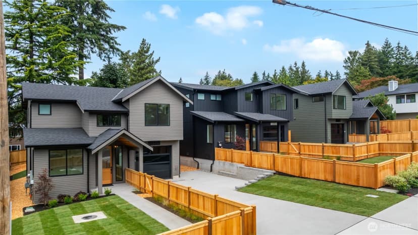 Property photo for 11312 Ne 60th Street, Kirkland photo 2