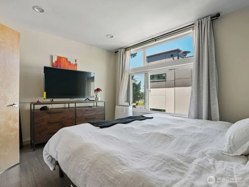 Property photo for 6911 California Avenue Sw #c, Seattle photo 23