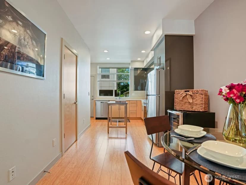 Property photo for 6911 California Avenue Sw #c, Seattle photo 8
