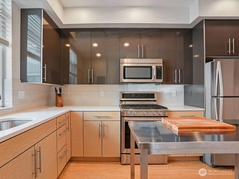 Property photo for 6911 California Avenue Sw #c, Seattle photo 11