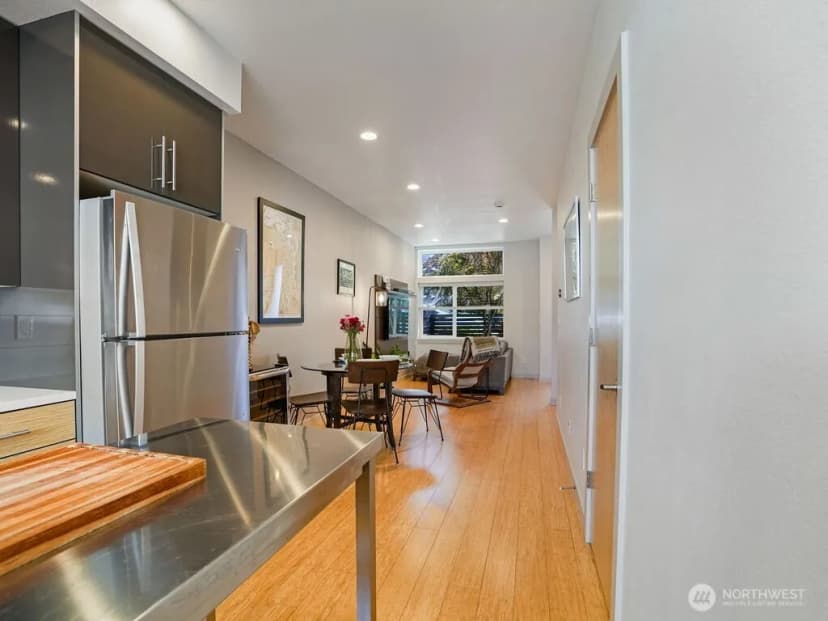 Property photo for 6911 California Avenue Sw #c, Seattle photo 12