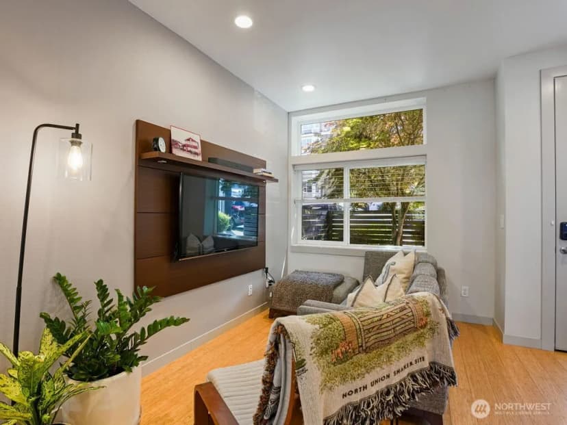 Property photo for 6911 California Avenue Sw #c, Seattle photo 6
