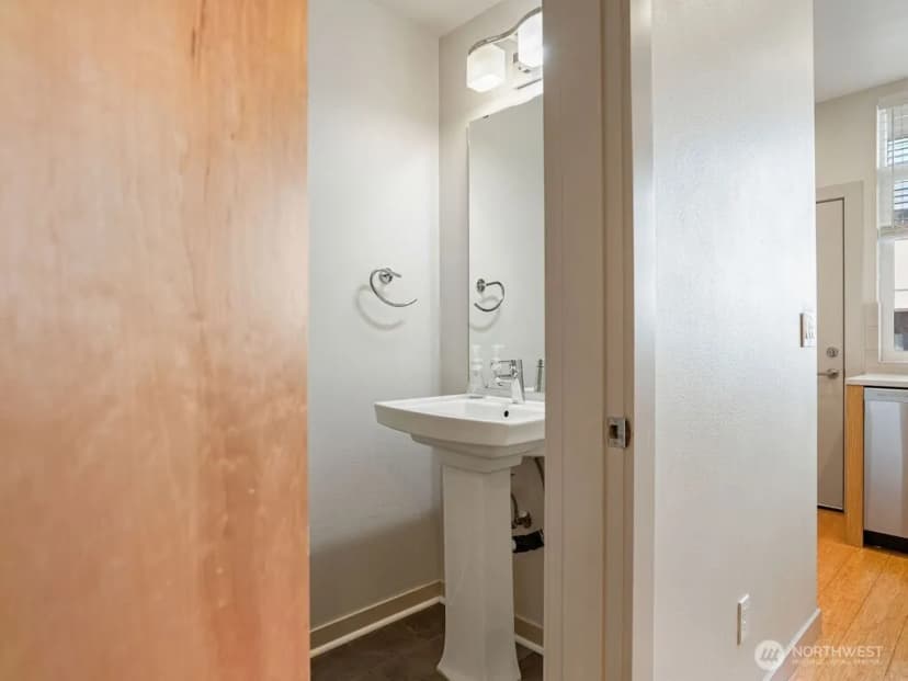 Property photo for 6911 California Avenue Sw #c, Seattle photo 14